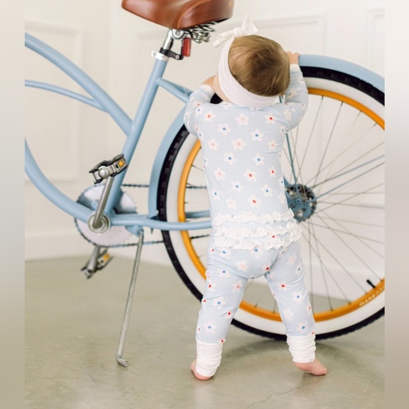 Poppy Kids Co 3-6 month Pajamas White and Blue Floral Zippered Footie Patriotic - Picture 5 of 5